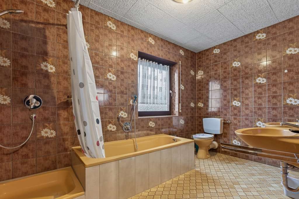 Immobilie in Dettenheim - Viel Platz für Ihre Ideen – renovierungsbedürftige Doppelhaushälfte in Dettenheim - Bild 3