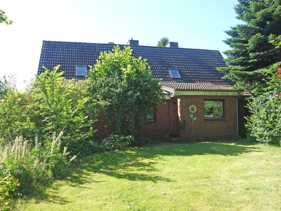 Immobilie in Meldorf - TOP-Lage: Renovierungsbedürftiges Einfamilienhaus mit Garage auf großem Grundstück in Meldorf - Bild 0