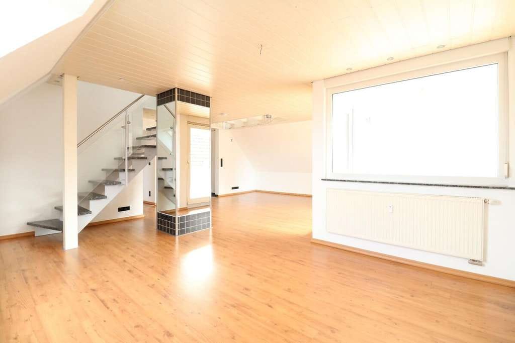 Immobilie in Neuenstadt am Kocher - Einzigartige 3,5 Zimmer Maisonette Wohnung mit Loggia ! - Bild 2