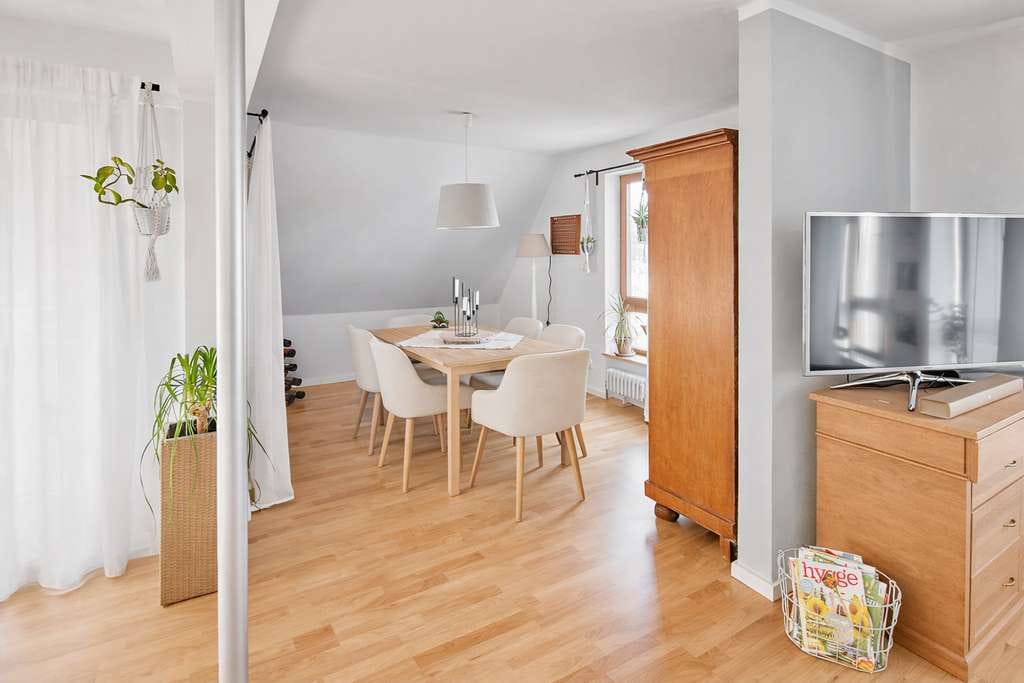 Immobilie in Weissach im Tal - 147 qm · exklusive 5-Zi.-Maisonette · sonnige Dachloggia · Carport mit Wallbox - Bild 1