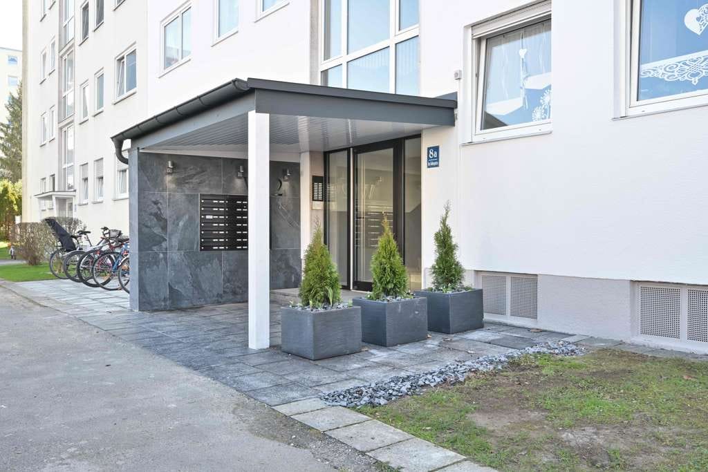 Immobilie in Oberschleißheim - **PROVISIONSFREI** Vermietete 2-ZKB inkl. Südloggia, Fernwärme, moderner Aufzug, etc - Bild 2