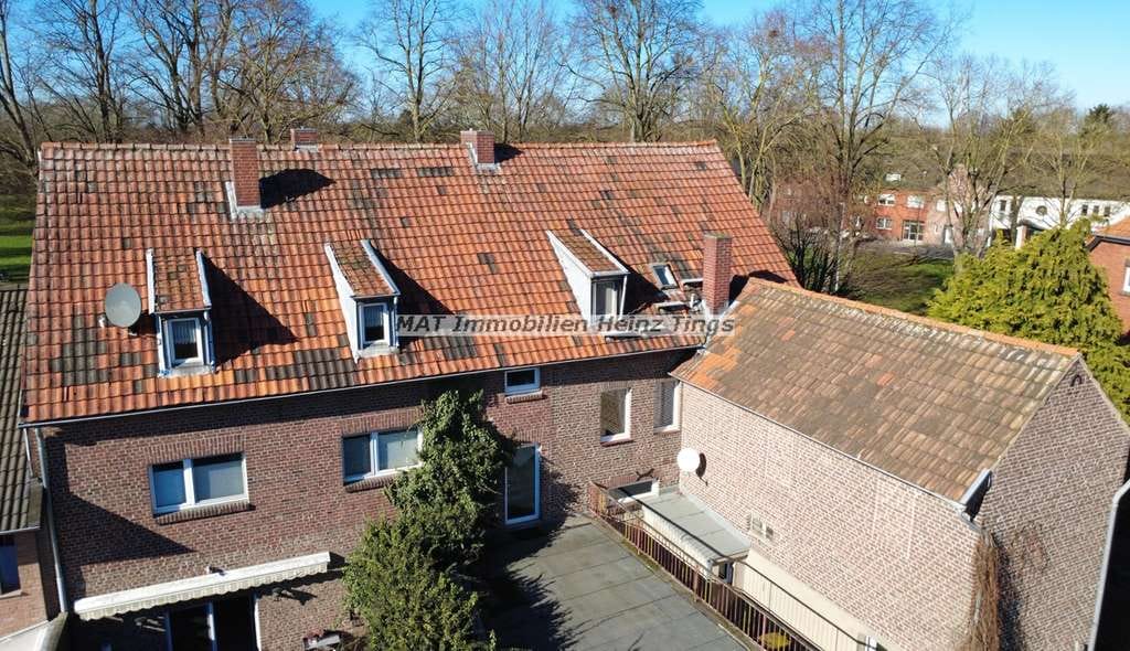 Immobilie in Gangelt - Wohn- u. Geschäftshaus mit Ladenlokal, Mietwohnungen plus  moderner Eigentümer - Wohnung - Bild 2