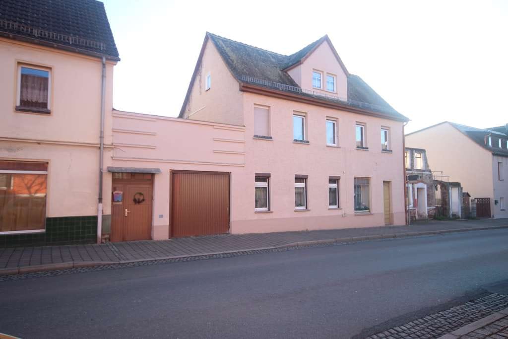Immobilie in Gera - Ihr Traumhaus wartet auf Sie, entdecken Sie Komfort, Substanz und familiäres Lebensgefühl in guter - Bild 2