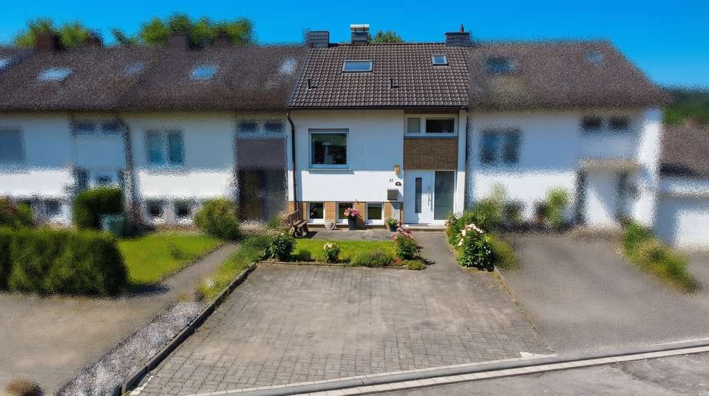 Immobilie in Siegen - Reihenmittelhaus in beliebter Lage – mit sonniger Südterrasse und Potenzial - Bild 1