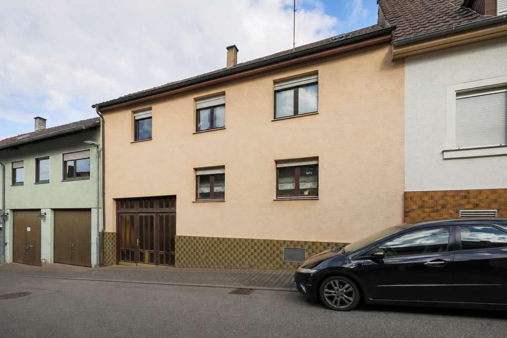 Immobilie in Königsbach-Stein - eihenmittelhaus mit Innenhof, Garten und individuellem Gestaltungspotenzial! - OT Königsbach - Bild 1