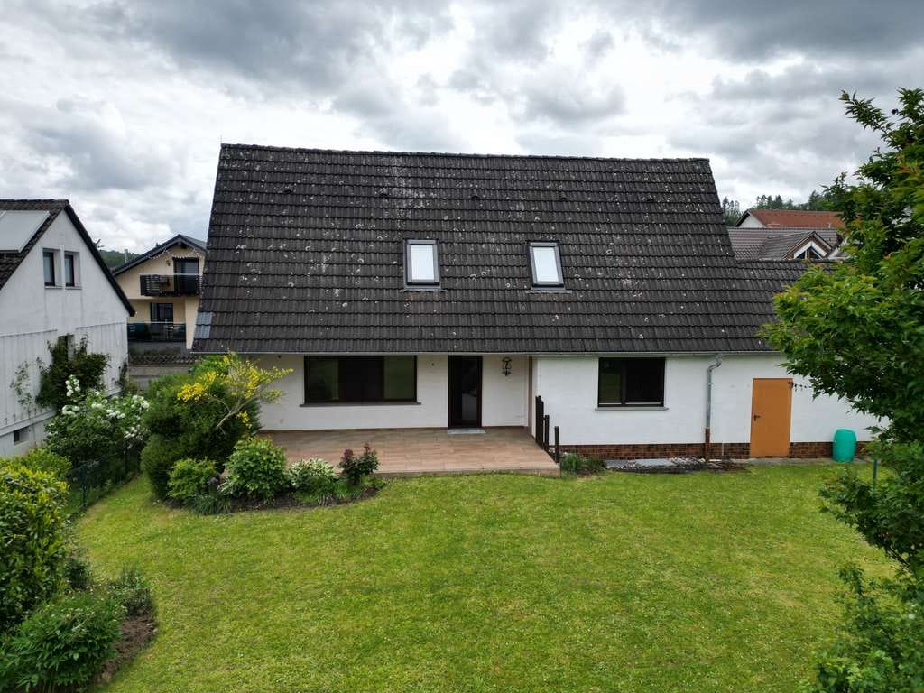Immobilie in Limeshain - Freistehendes Einfamilienhaus mit großzügigem Garten - Bild 2