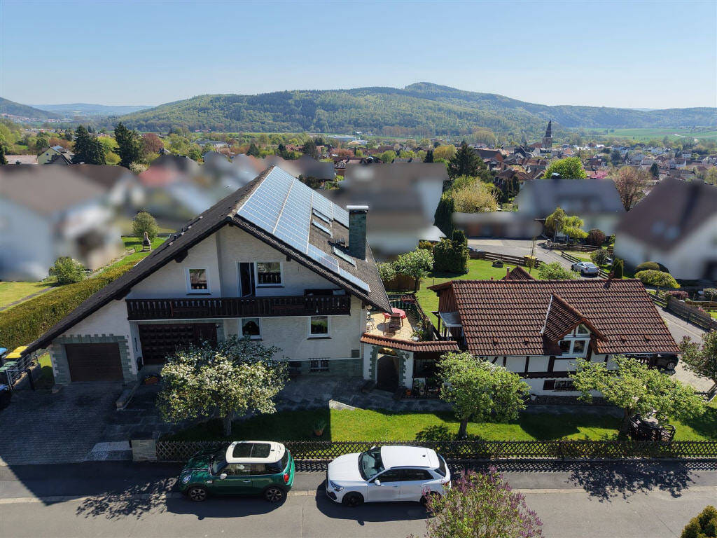 Immobilie in Bad Zwesten - Attraktives Ensemble aus Dreifamilienhaus und Ferienhaus in Bad Zwesten - Bild 1