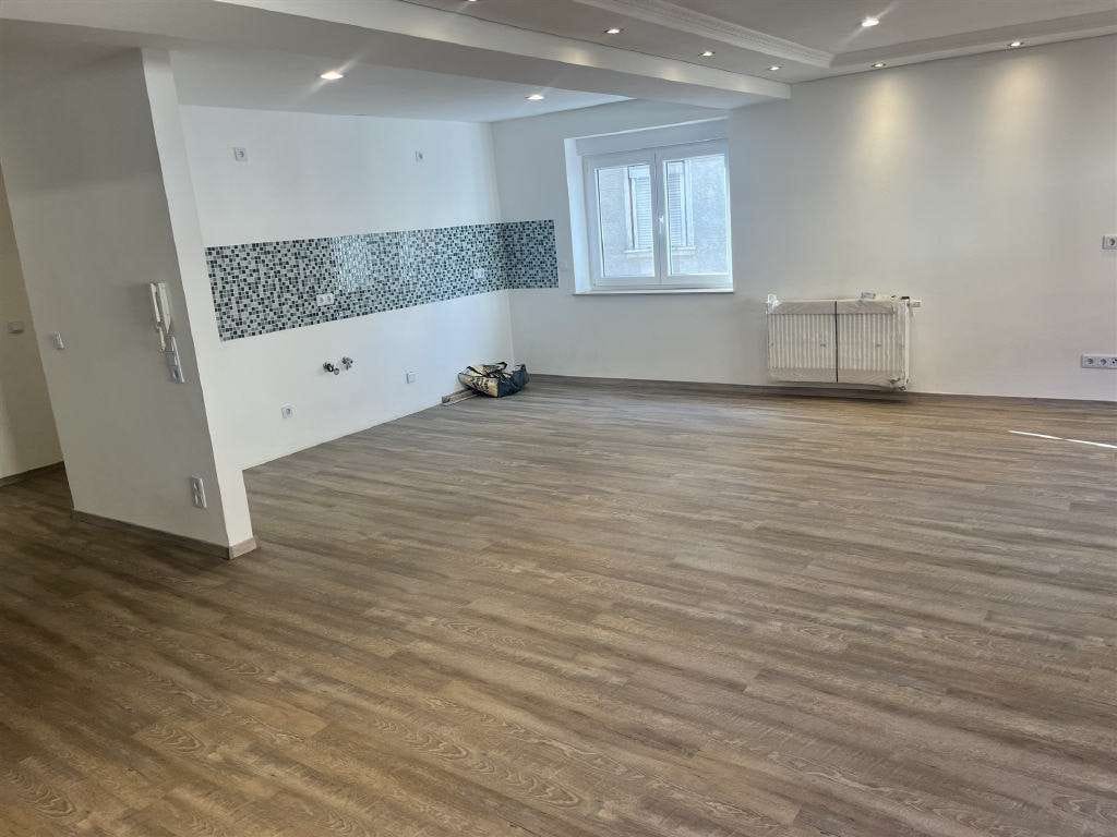 Immobilie in Hardheim - kernsaniertes WHS mit Gewerbeeinheit und großer Wohnung in zentraler Lage von Hardheim zu verkaufen - Bild 1