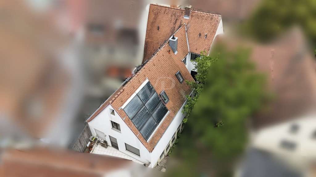 Immobilie in Kitzingen - Wohn- und Geschäftshaus mit zwei Wohneinheiten und Gewerbe in zentraler Innenstadtlage von Kitzingen - Bild 1