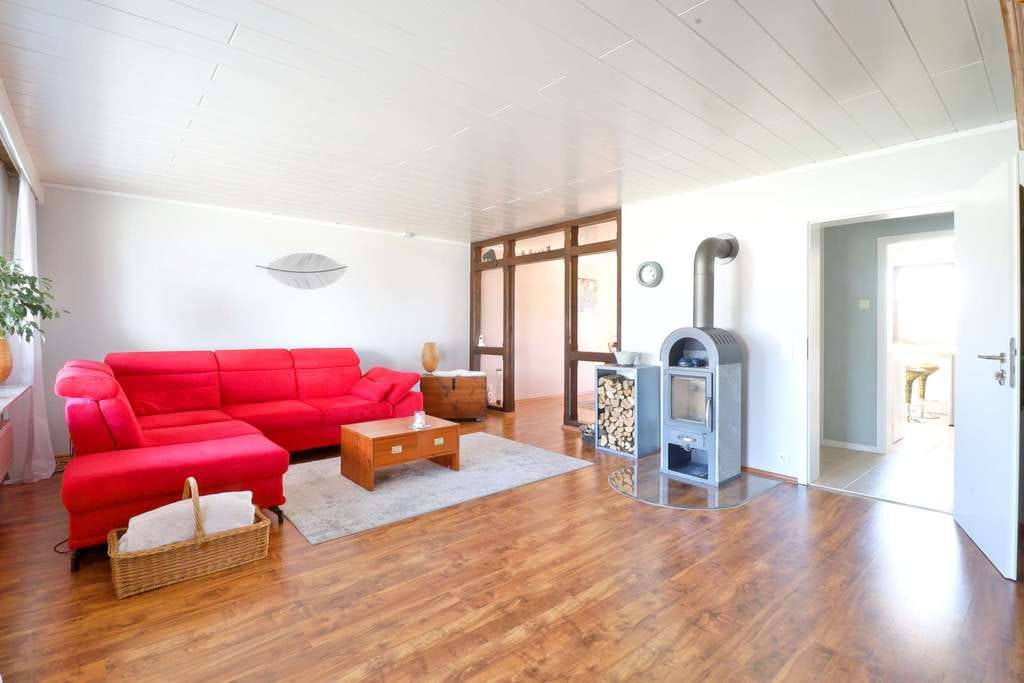 Immobilie in Helmstadt-Bargen - Sonnige 3,5-Zimmer-Wohnung mit großem Balkon plus 1-Zimmer-Apartment im Herzen von Helmstadt-Bargen - Bild 2