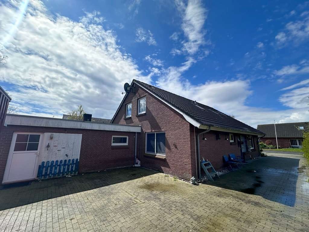 Immobilie in Bosbüll - Mehrfamilienhaus bei Dagebüll - 3 Wohneinheiten unter einem Dach vereint mit großer Doppelgarage.  - Bild 3