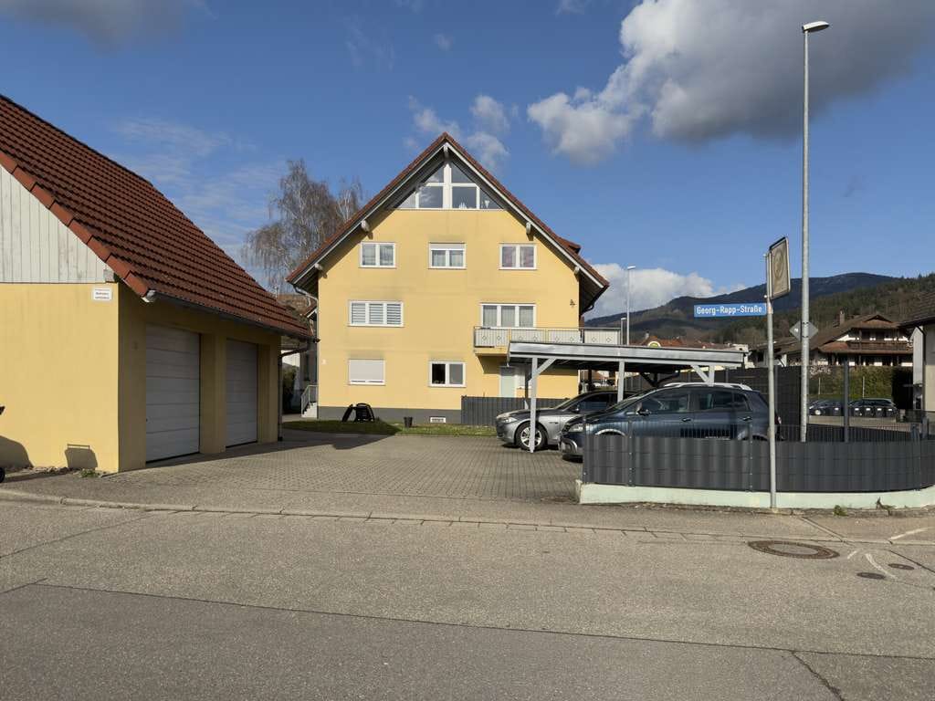 Immobilie in Elzach - Modernes Wohnen auf 3 Etagen - 6-Zimmer Maisonette Wohnung mit Balkon und Garage in 79215 Elzach - Bild 3