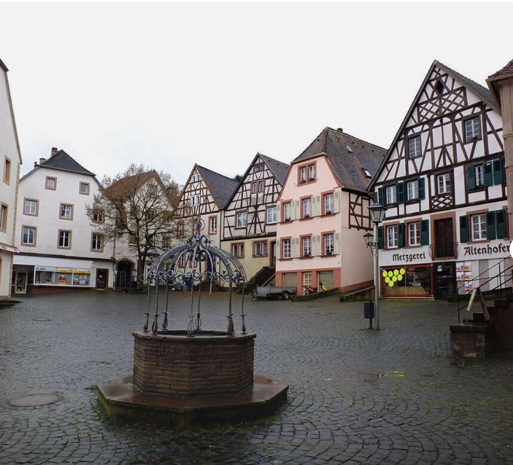 Immobilie in Ottweiler - Altstadt-Rarität mit 421 m²: Wohnen & Gewerbe in 1A-Fußgängerzone - Bild 0