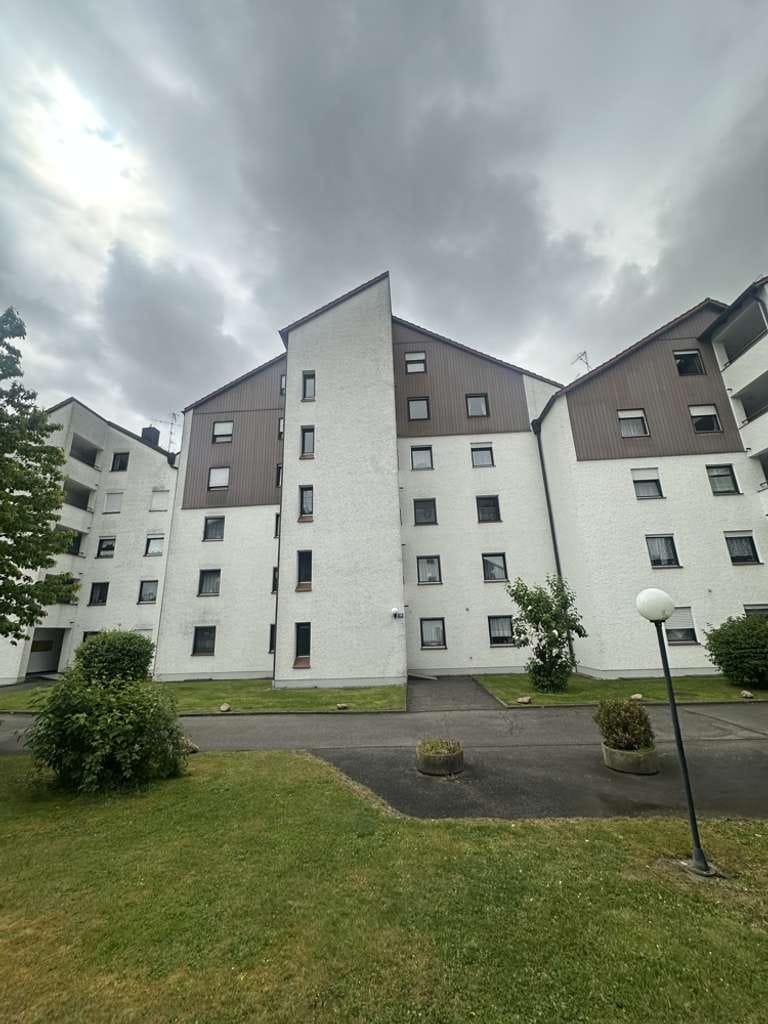 Immobilie in Pocking - Vermietete 2-Zimmer-Wohnung mit Balkon & Tiefgarage in ruhiger Siedlungslage - Bild 1