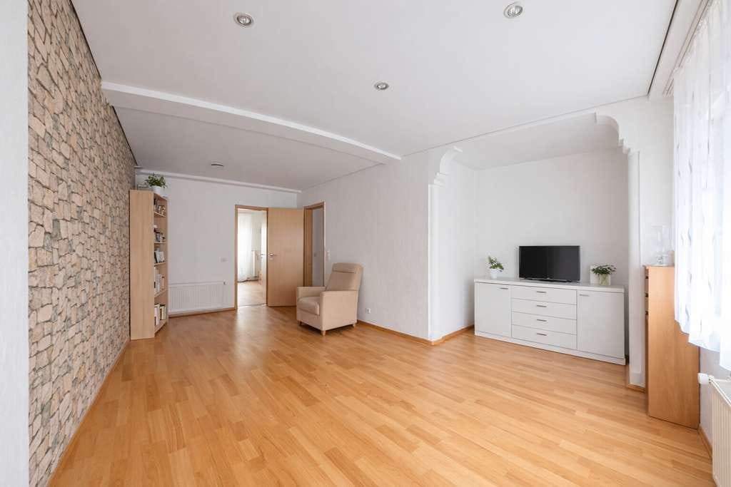 Immobilie in Wimsheim - Charmante 2,5-Zimmer-Wohnung mit Garage und viel Potenzial - Bild 0