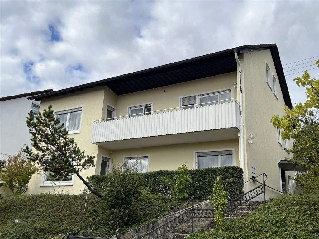 Immobilie in Lauda-Königshofen - gepflegtes Wohnhaus mit großem Grundstück und ELW in sonniger Lage in der Nähe von Lauda-Königshofen - Bild 1