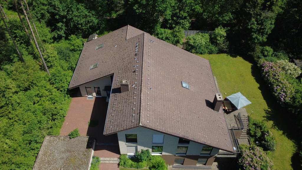 Immobilie in Augustdorf - gepflegtes, extravagantes Zweifamilienhaus mit Potential für weitere Wohneinheiten - Bild 1
