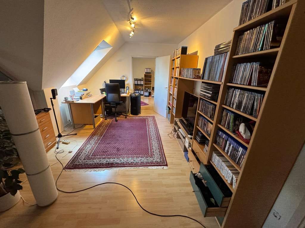 Immobilie in Karlsfeld - Helle 2-Zimmer-Dachgeschosswohnung in ruhiger Wohnlage in Karlsfeld zu verkaufen! - Bild 1