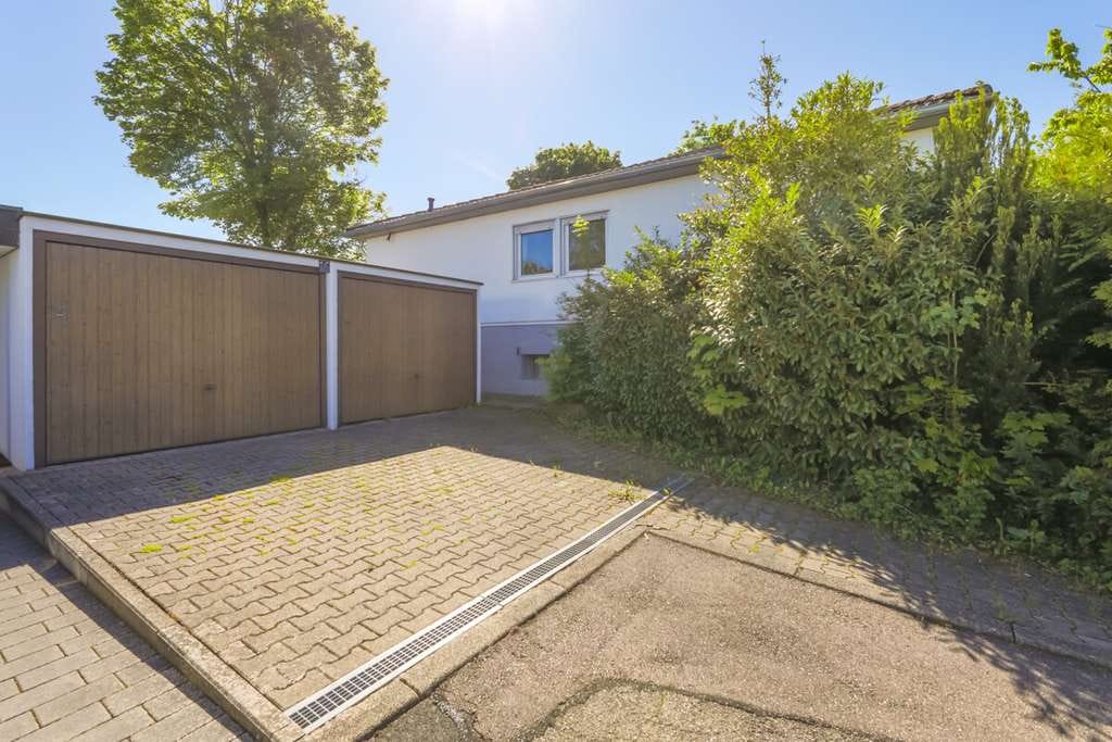 Immobilie in Tiefenbronn - Winkelbungalow in bester Lage! - Bild 1