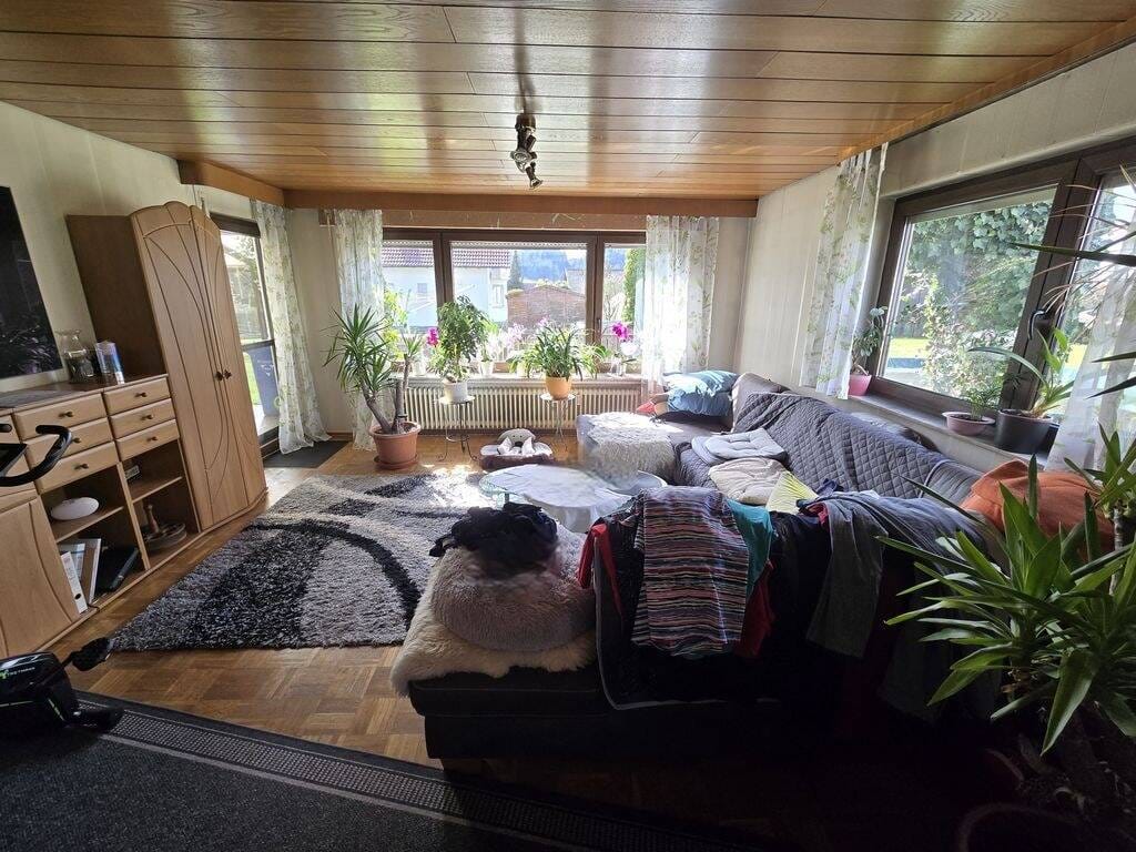 Immobilie in Gschwend - Gepflegtes Zweifamilienhaus auf großem Grundstück mit zwei Garagen - Bild 3