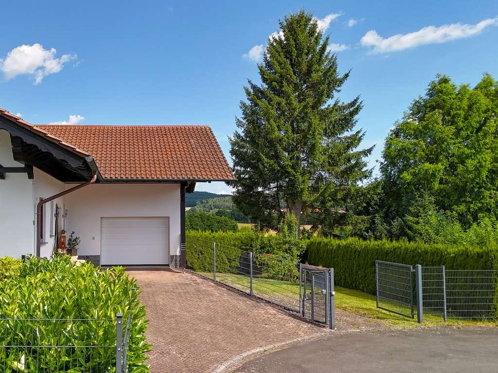 Immobilie in Flieden - NEUER PREIS! Natur. Freiraum. Landhausgefühl. – Wohnen mit Weitblick in Toplage von Flieden - Bild 2
