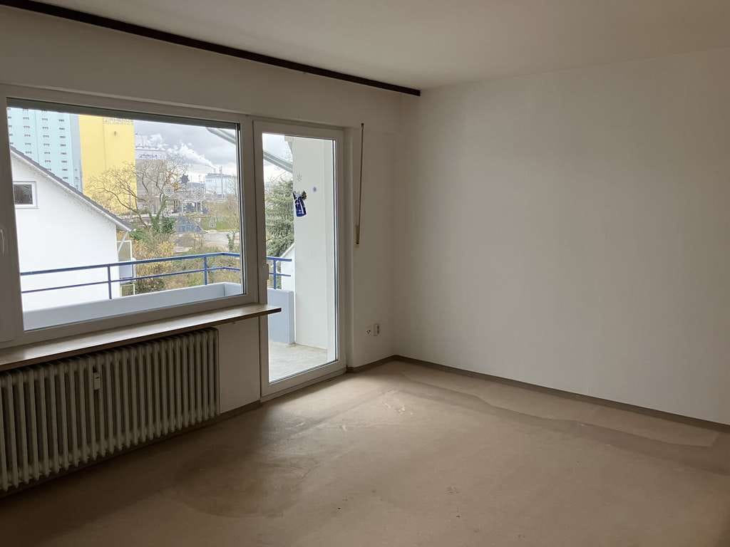Immobilie in Weil am Rhein - Helle und freundliche 4,5-Zimmer Wohnung mit Balkon im 3. OG in Weil am Rhein, sanierungsbedürftig - Bild 3