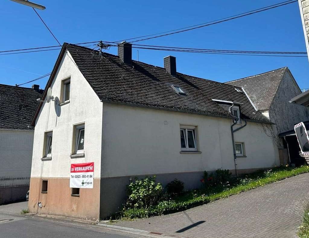 Immobilie in Stahlhofen am Wiesensee - Ein- bis Mehrfamilienhaus dazu eine Scheune im Stahlhofen mit Seeblick - Bild 1