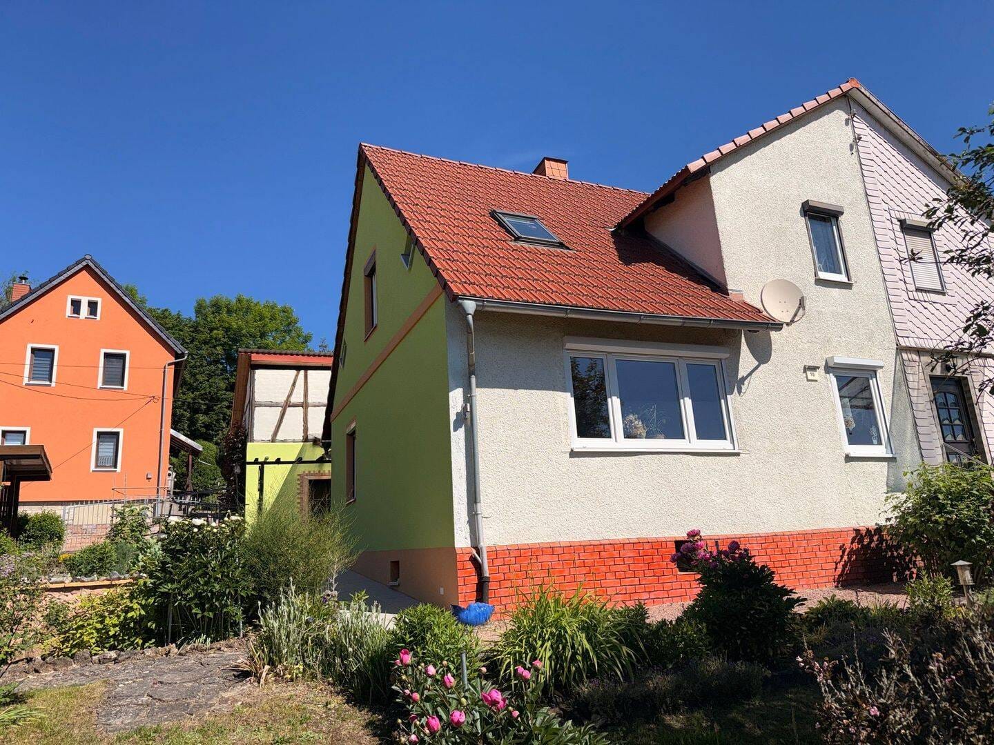 Immobilie in Bad Liebenstein - Doppelhaushälfte mit angelegtem Grundstück in guter Lage von Bad Liebenstein OT Schweina - Bild 1