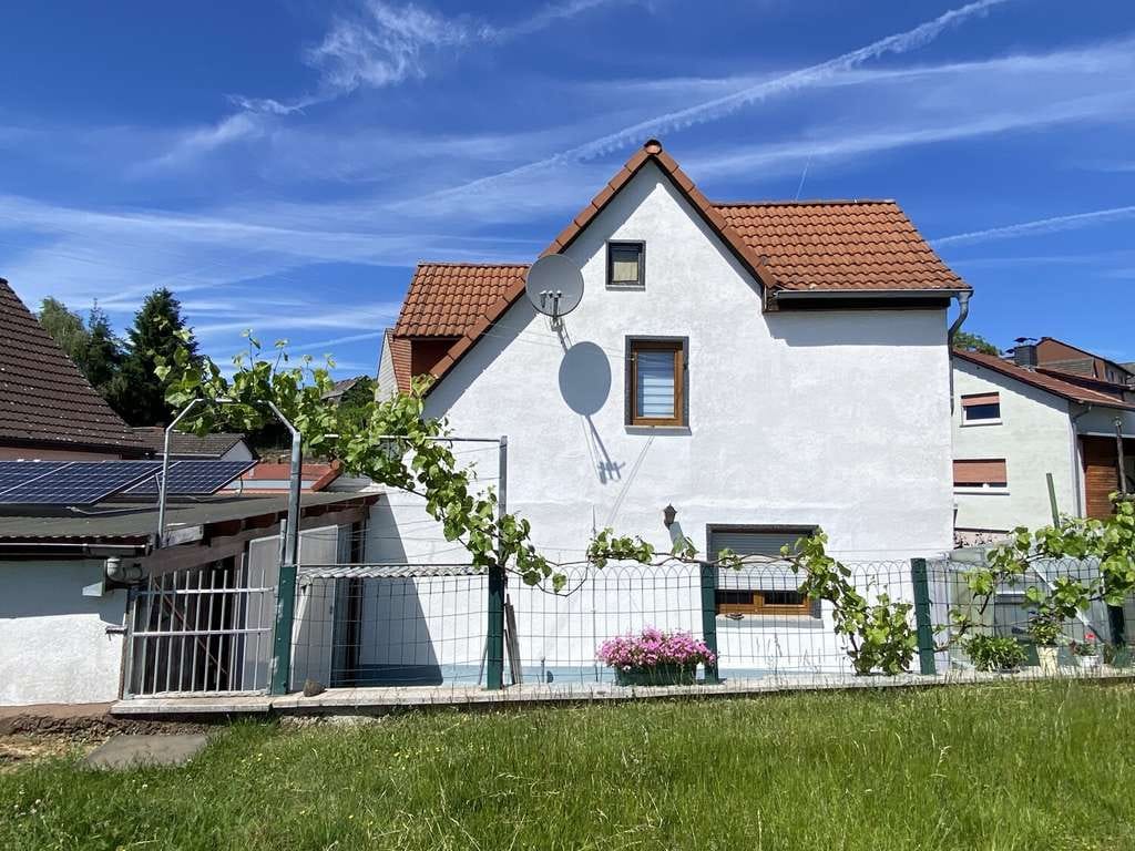 Immobilie in Mücke - Familienglück - gepflegtes Einfamilienhaus in Nieder-Ohmen mit begehrter Bahn-Haltestation! - Bild 2