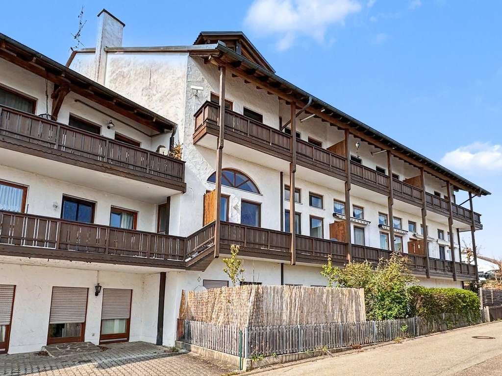 Immobilie in Marklkofen - Gepflegte Erdgeschosswohnung mit Terrasse in erhöhter Lage von Marklkofen-Warth - Bild 1