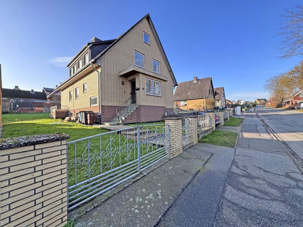 Immobilie in Zarpen - Zarpen : Zweifamilienhaus mit Garage, Vollkeller und Ausbaureserve im Ortskern - Bild 0