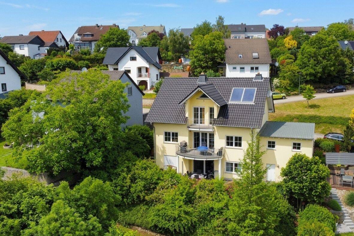 Immobilie in Trierweiler - Gepflegtes Einfamilienhaus mit Einliegerwohnung und schönem Ausblick in Trierweiler - Bild 0