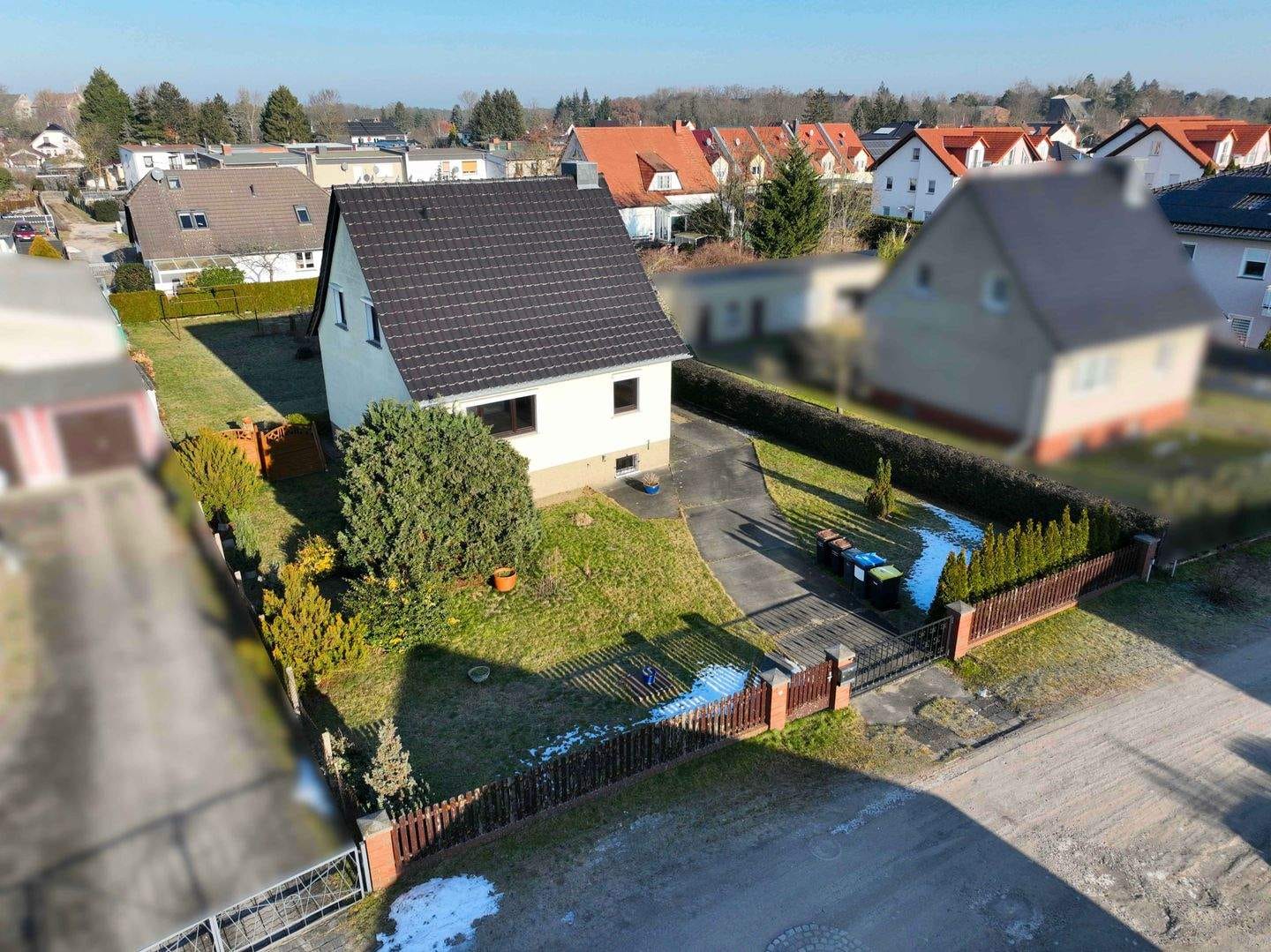 Immobilie in Rathenow - Ruhig gelegenes, sofort beziehbares Einfamilienhaus in Rathenow-Nord mit großem Garten, Kamin und Nebengebäude - Bild 1