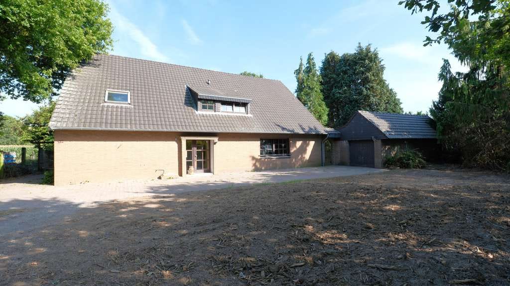 Immobilie in Bedburg-Hau - Handwerker gefragt!! Freistehendes Einfamilienhaus in schöner Lage  am Feld. - Bild 1