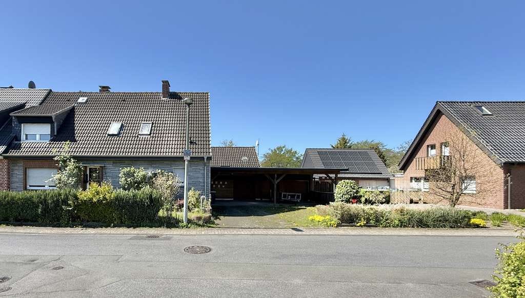 Immobilie in Ennigerloh - Renovierungsbedürftige Doppelhaushälfte mit großem Grundstück in Ennigerloh - Bild 0