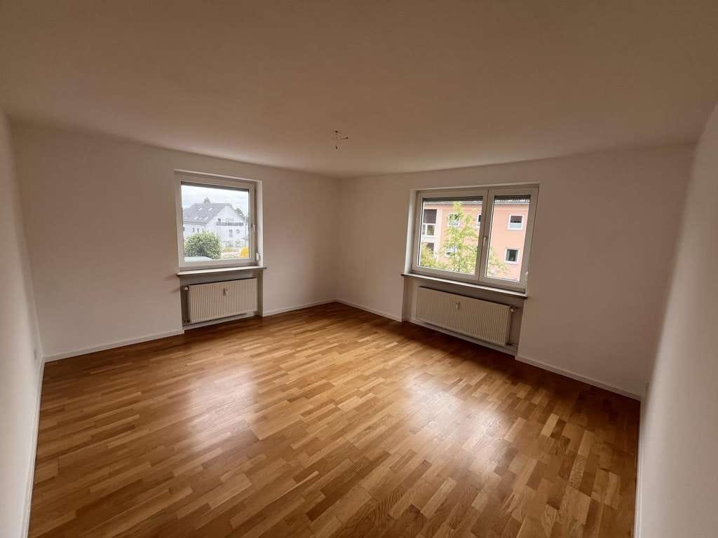 Immobilie in Lappersdorf - 3,6 % Rendite! Teilvermietetes saniertes 3-Fam.-Haus in Lappersdorf, 1. OG frei - Bild 3