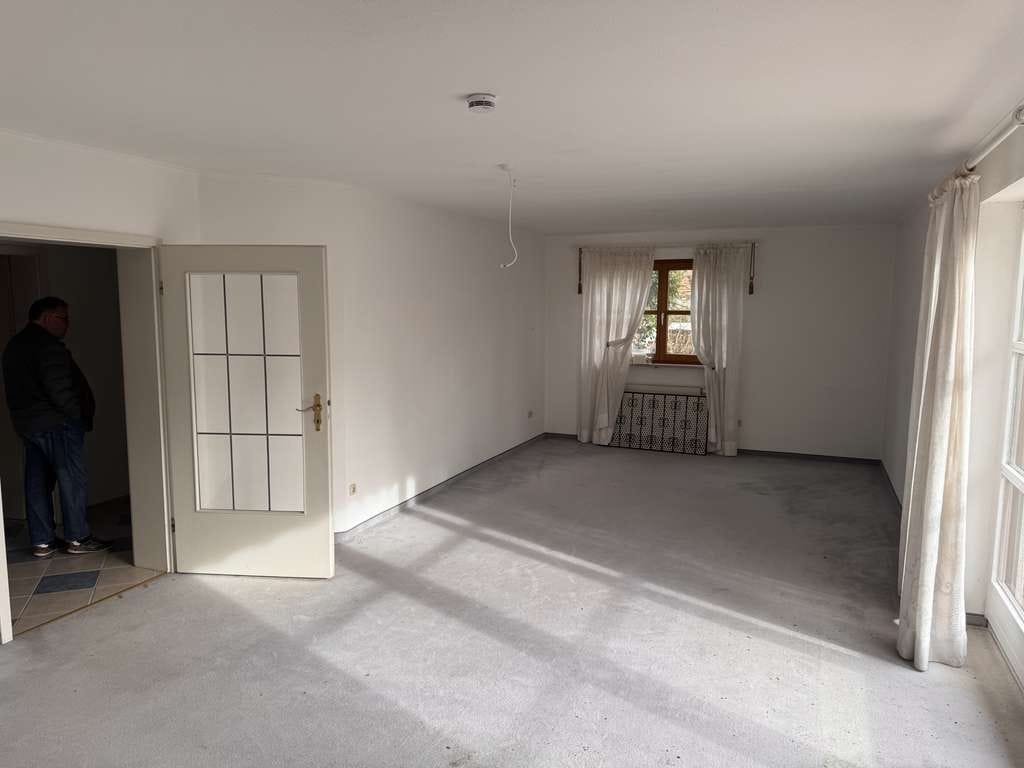 Immobilie in Pullach im Isartal - Exklusive, geräumige und neuwertige 2/3 Zimmer-Wohnung mit großem Balkon am Marktplatz von Pullach - Bild 2