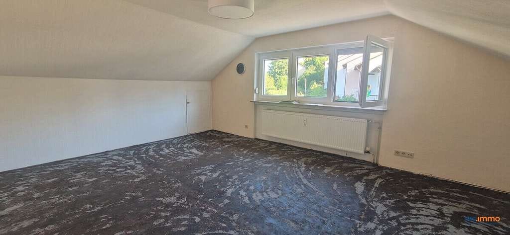 Immobilie in Winnenden - Dachgeschoss und dennoch mit großen Garten zur Alleinnutzung - Bild 2