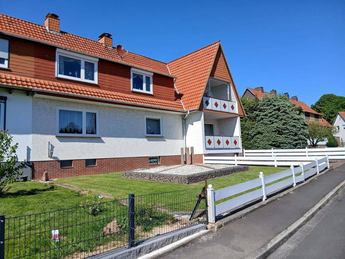 Immobilie in Vellmar - Vellmar-OT - Gepflegtes Mehrfamilienhaus (DHH) mit Potential - Bild 1