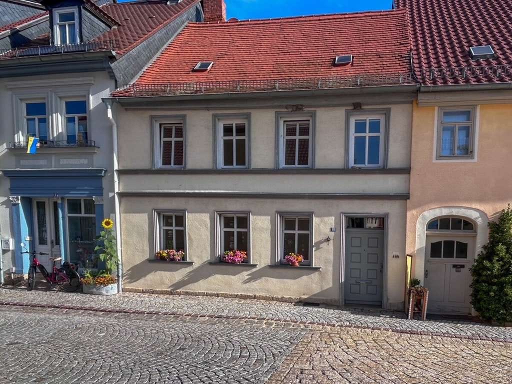 Immobilie in Dornburg-Camburg - Wachgeküsst: Historisches Haus am Markt wartet auf neuen Glanz - Bild 0
