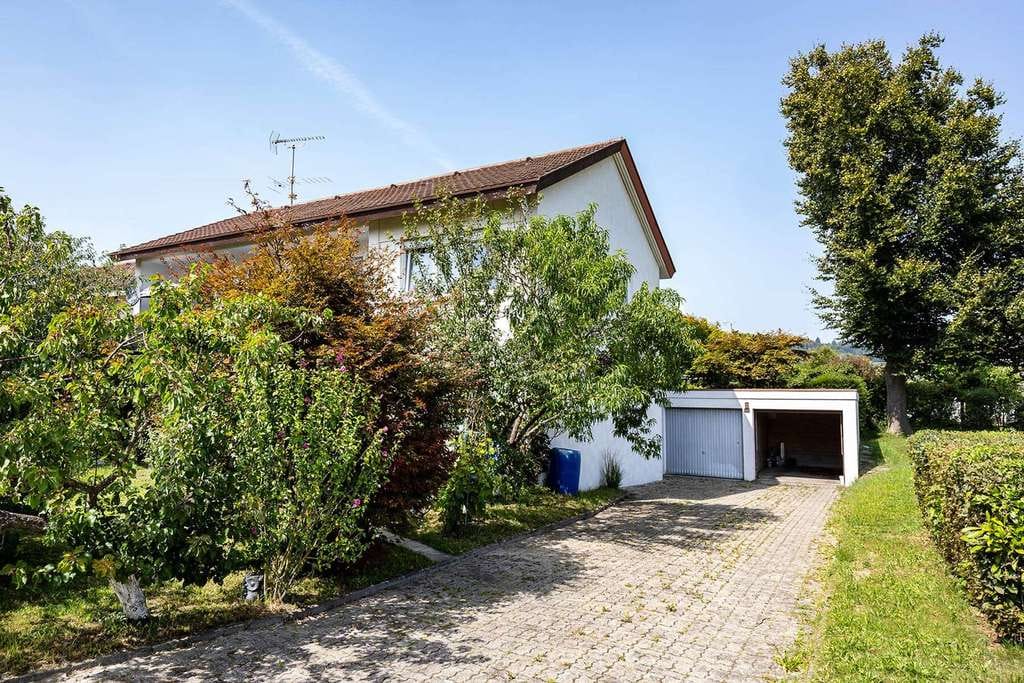 Immobilie in Gottmadingen - 4-Zimmer-Wohnung mit Balkon, Garage, Stellplatz & Garten in Gottmadingen - Bild 1