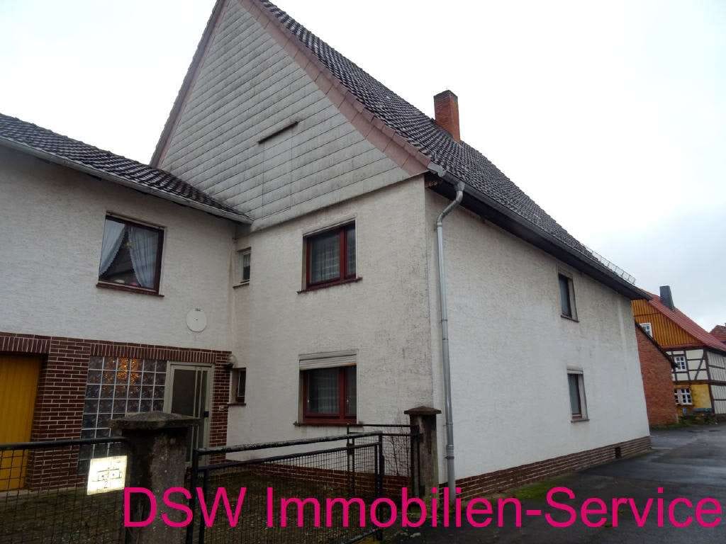 Immobilie in Trendelburg - Wohnhaus mit Garagen und großer Grünfläche! - Bild 3