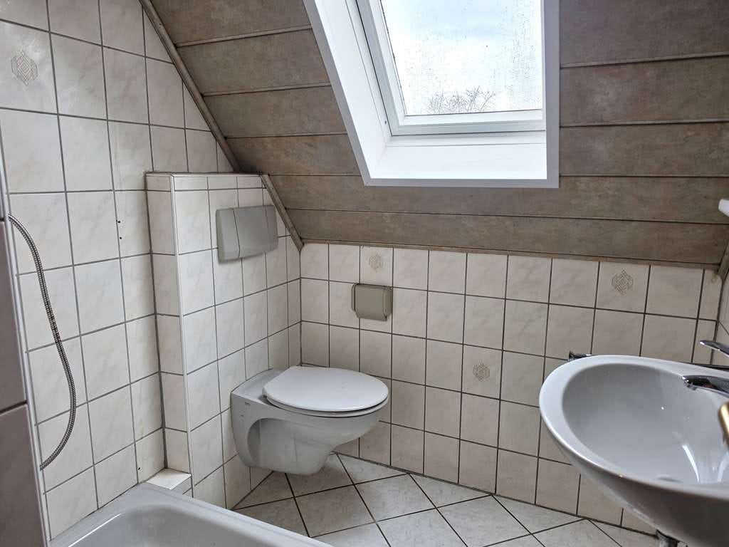 Immobilie in Göllheim - Freistehendes Einfamilienhaus mit Garten und 5 Zimmern - Bild 2