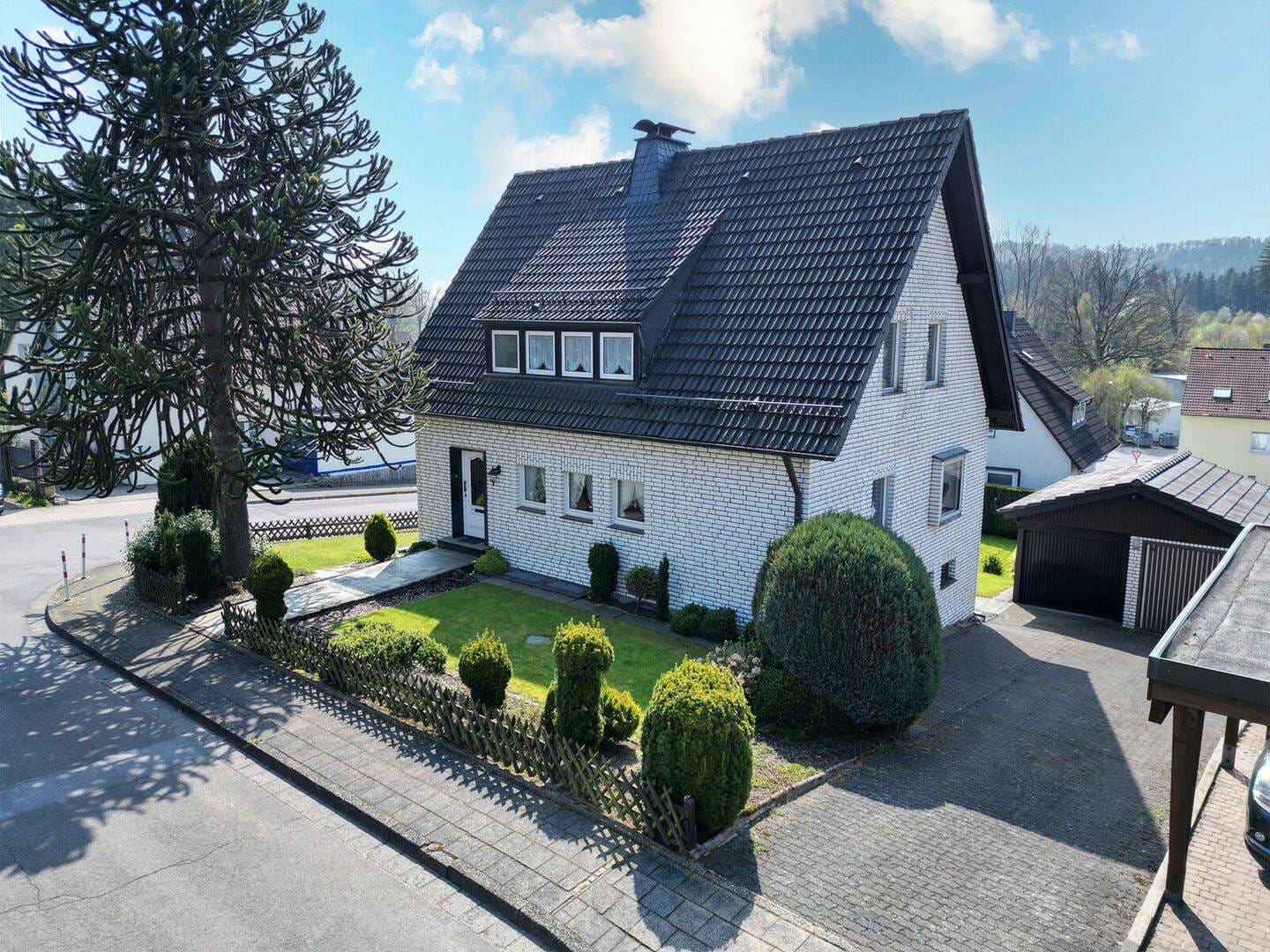 Immobilie in Halver - SCHADE IMMOBILIEN - Gemütliches Ein-/ Zweifamilienhaus in beliebter Lage von Halver! - Bild 1
