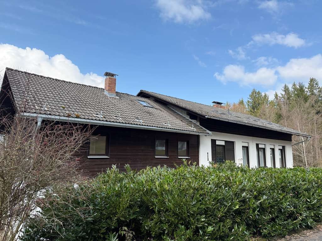 Immobilie in Drachselsried - Zweifamilienhaus inmitten des Bayrischen Waldes - Bild 0
