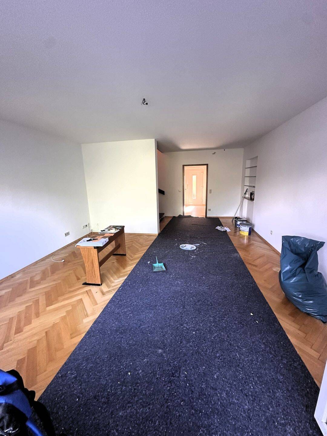 Immobilie in Feucht - Charmantes 70er Jahre Reihenmittelhaus mit Potenzial und Tiefgaragenstellplatz - Bild 2