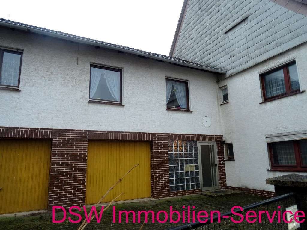 Immobilie in Trendelburg - Wohnhaus mit Garagen und großer Grünfläche! - Bild 4