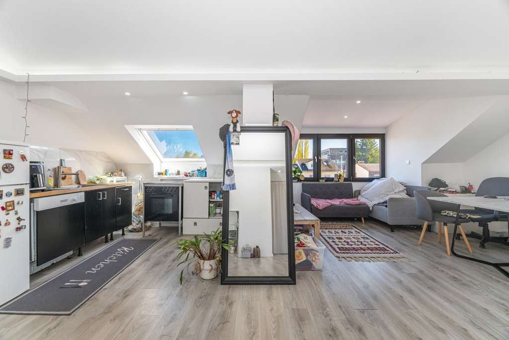 Immobilie in Hohenbrunn - Modernes Wohnen im Dachgeschoss – stilvolle 3-Zimmer-Wohnung mit Charme - Bild 2