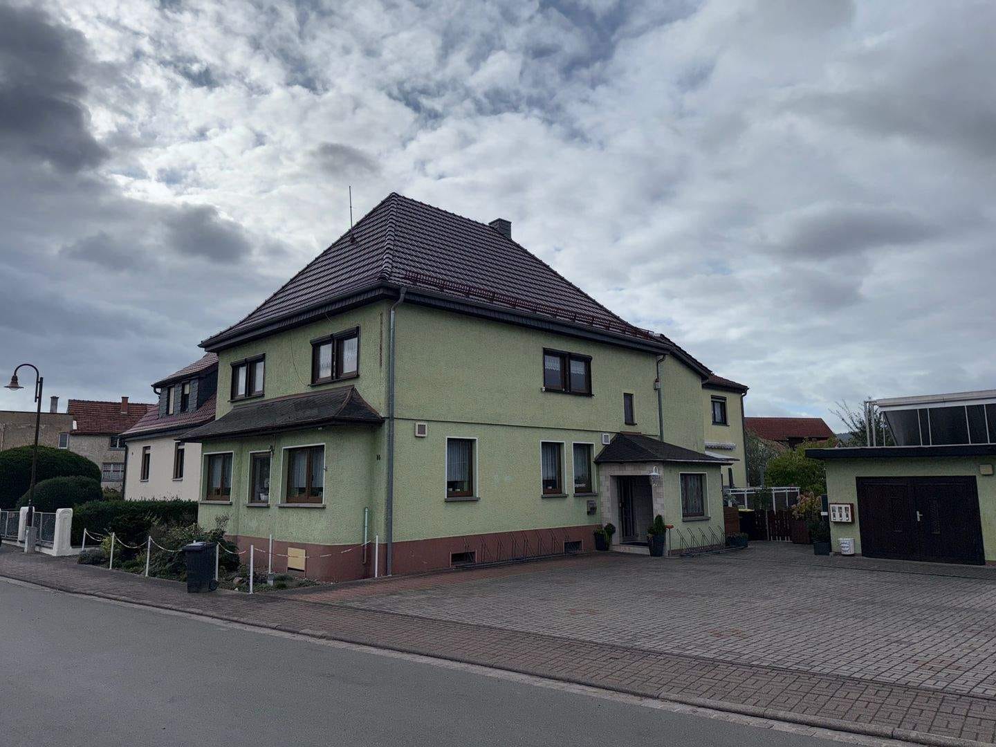 Immobilie in Breitungen/Werra - Großes Anwesen mit großem Pool in guter Lage von Breitungen - Bild 0