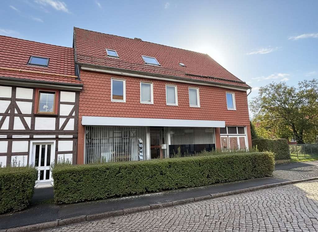 Immobilie in Herzberg am Harz - Schönes Mehrfamilienhaus mit einer Wohnfläche von ca. 328 m² und einem Grundstück von ca. 528 m² - Bild 2